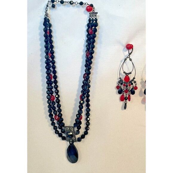 Beaded Black red Necklace and earrings set - Picture 2 of 7